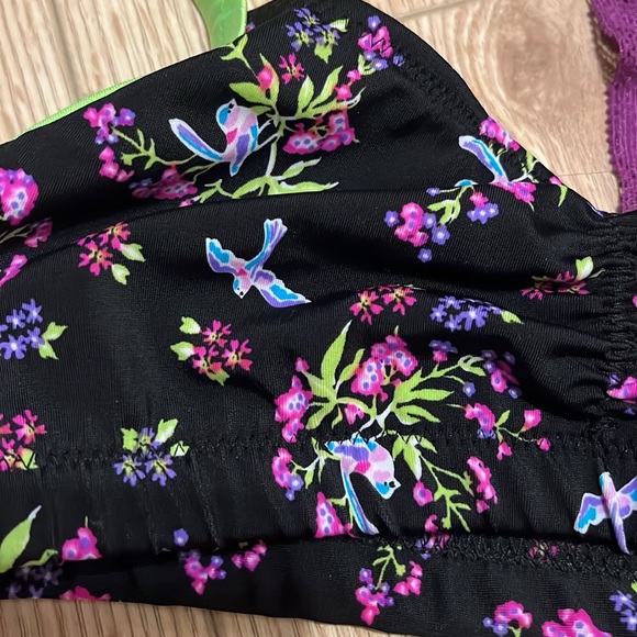 Boutique dance top and full length leggings. Bristol’s Motion Dancewear - Picture 2 of 5